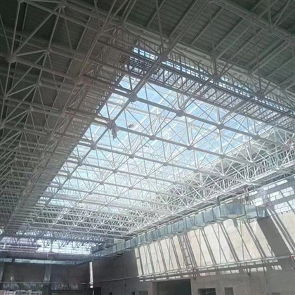 Какие существуют меры по предотвращению скольжения пола в крупном цехе по про...